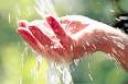 manos-y-agua.jpg